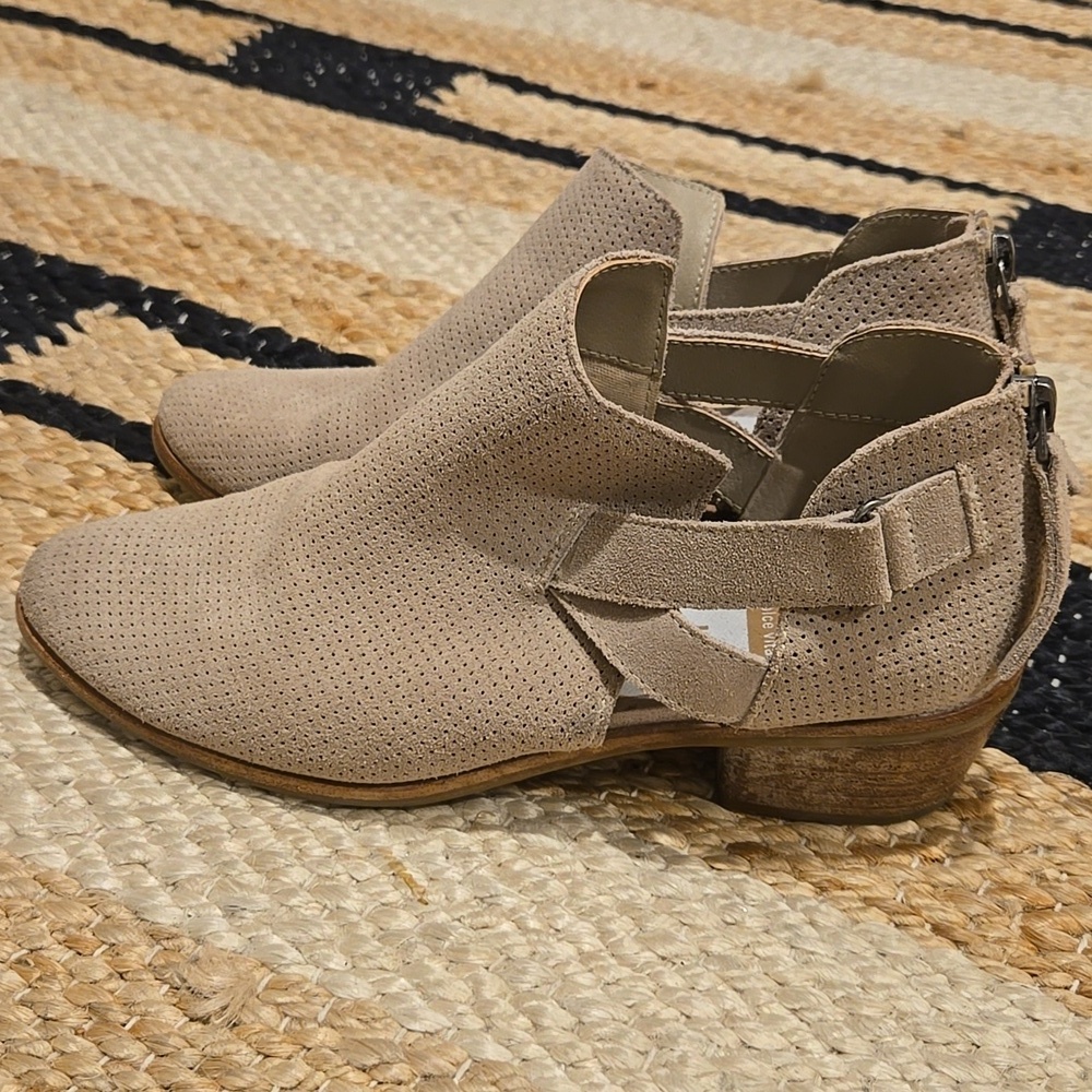 Dolce Vita Taupe Ankle Booties, Back Zip, VGUC, Sz8, Casual Boho Coachella Vibes